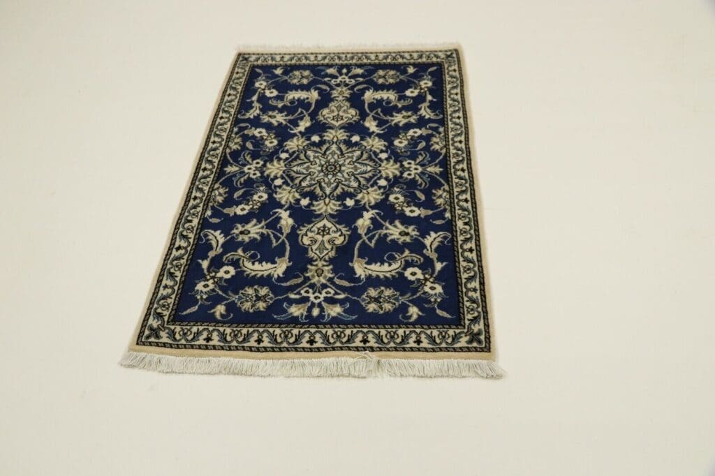 Persian Rug Nain 134 x 89 cm Wool Hand-knotted