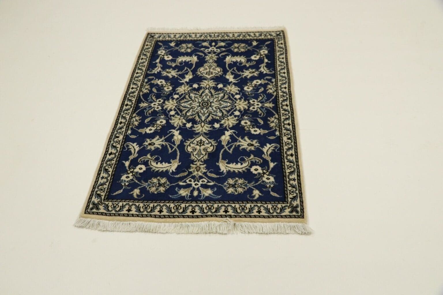Persian Rug Nain 134 x 89 cm Wool Hand-knotted