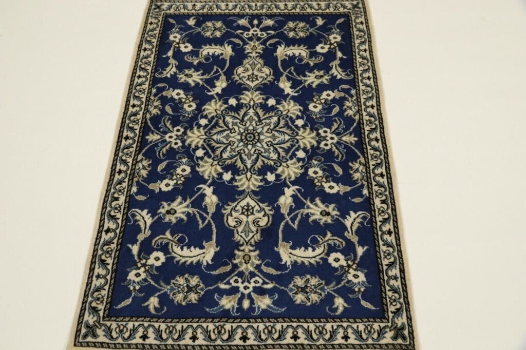 Persian Rug Nain 134 x 89 cm Wool Hand-knotted