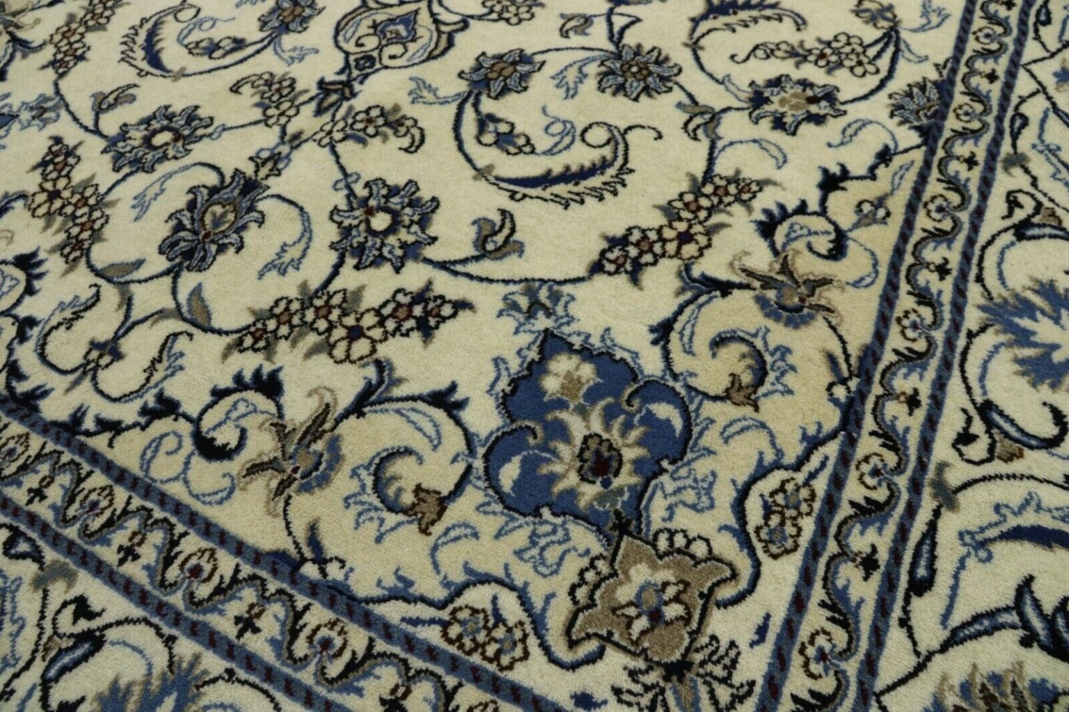 Persian Rug Nain 296 x 195 cm Wool Hand-knotted