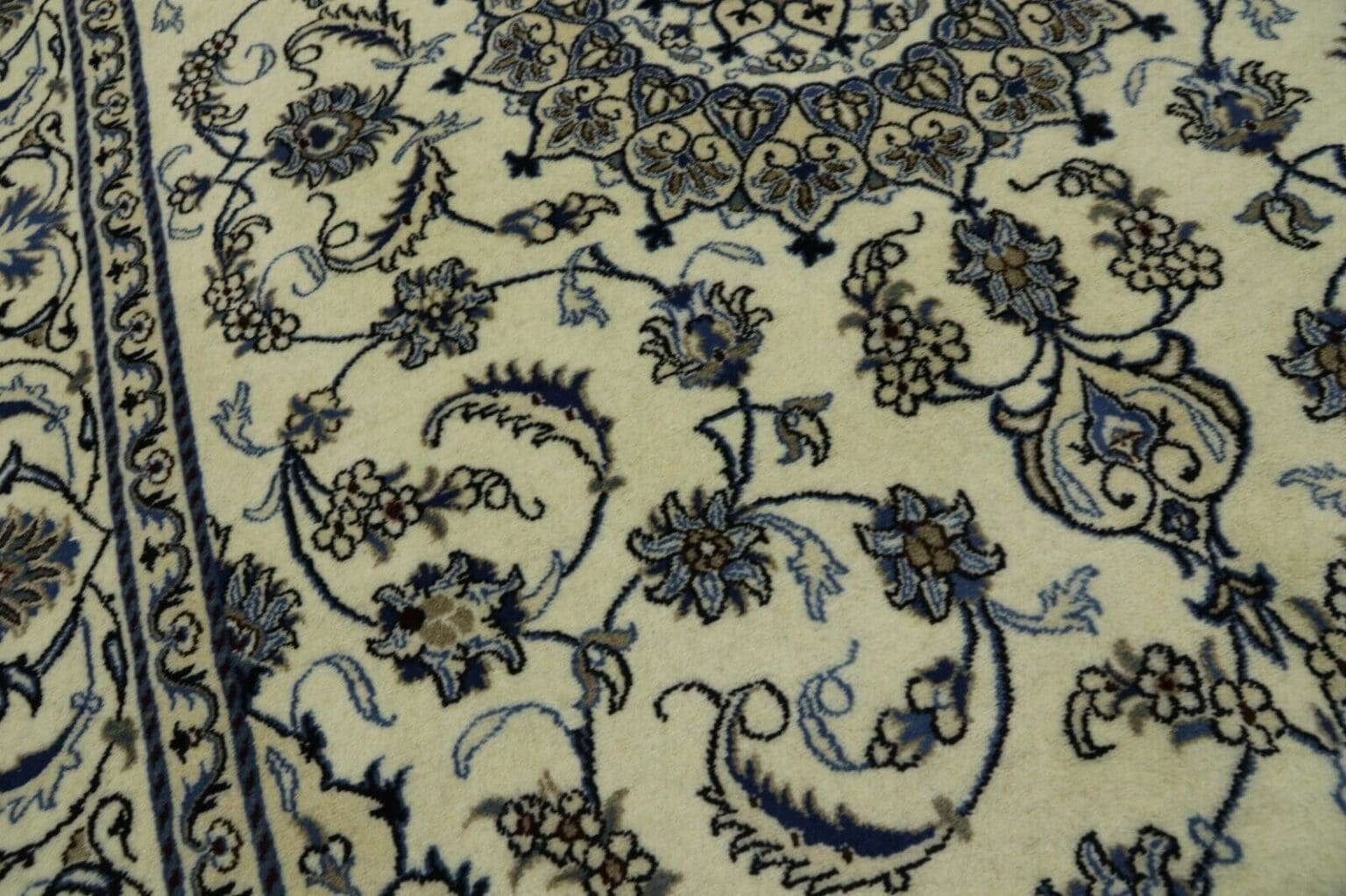 Persian Rug Nain 296 x 195 cm Wool Hand-knotted