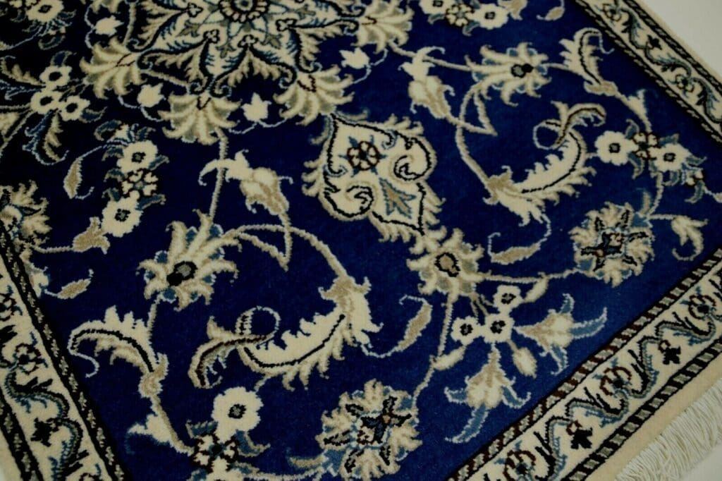 Persian Rug Nain 134 x 89 cm Wool Hand-knotted