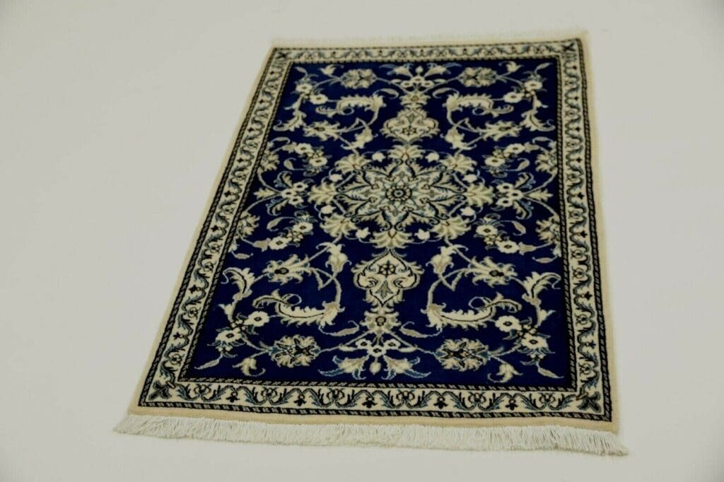 Persian Rug Nain 134 x 89 cm Wool Hand-knotted