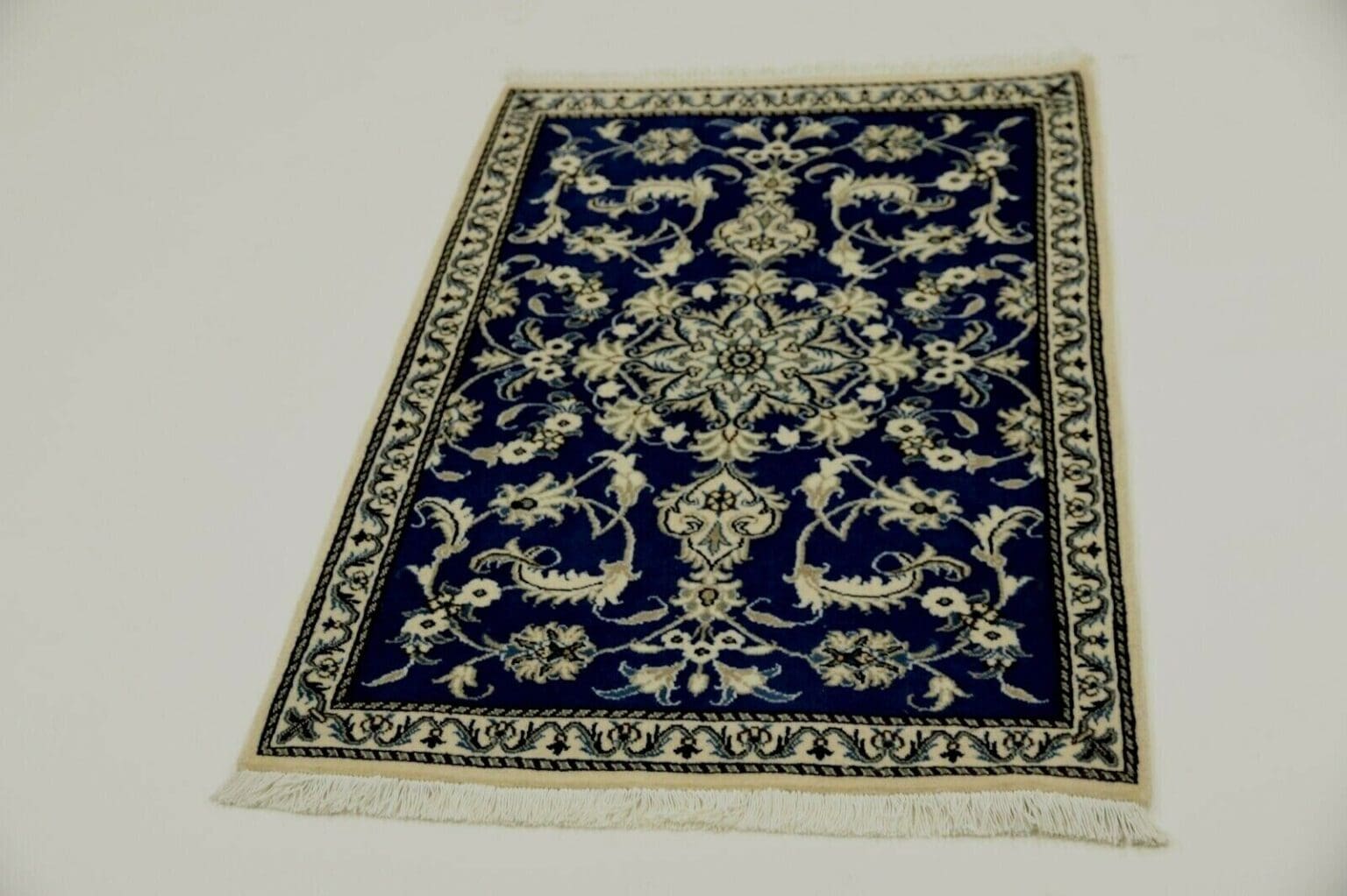 Persian Rug Nain 134 x 89 cm Wool Hand-knotted