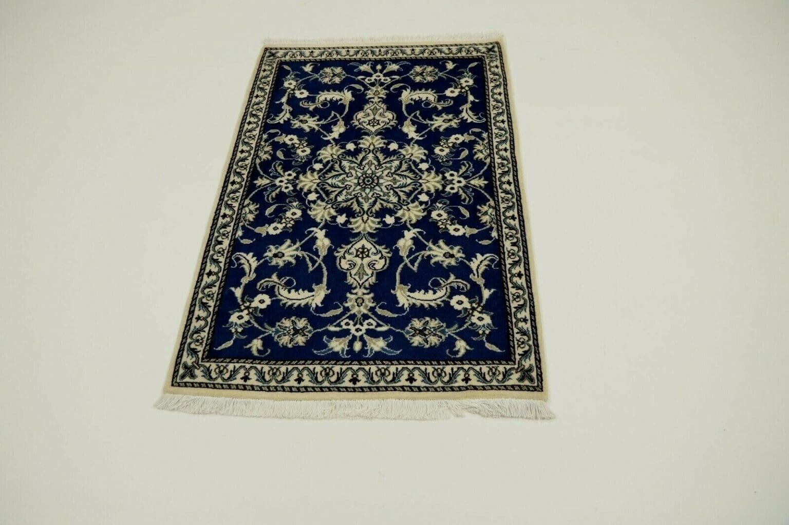 Persian Rug Nain 134 x 89 cm Wool Hand-knotted