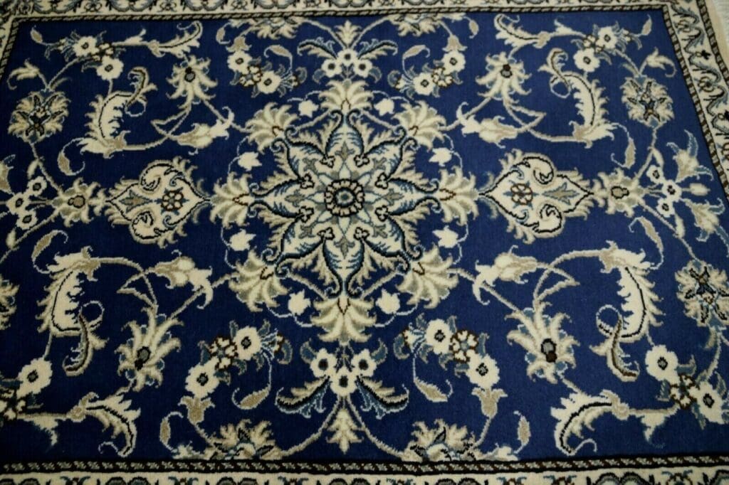Persian Rug Nain 134 x 89 cm Wool Hand-knotted