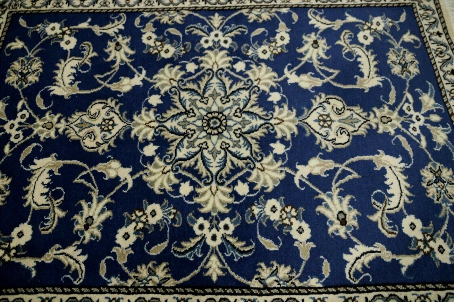 Persian Rug Nain 134 x 89 cm Wool Hand-knotted