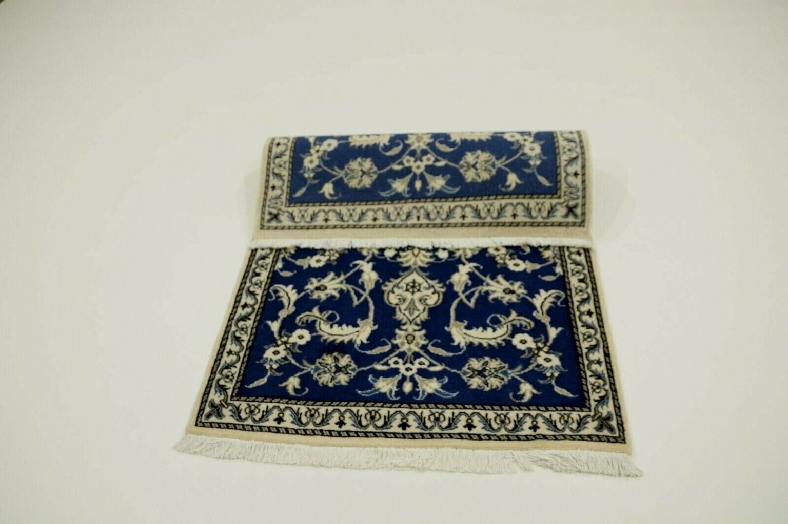 Persian Rug Nain 134 x 89 cm Wool Hand-knotted
