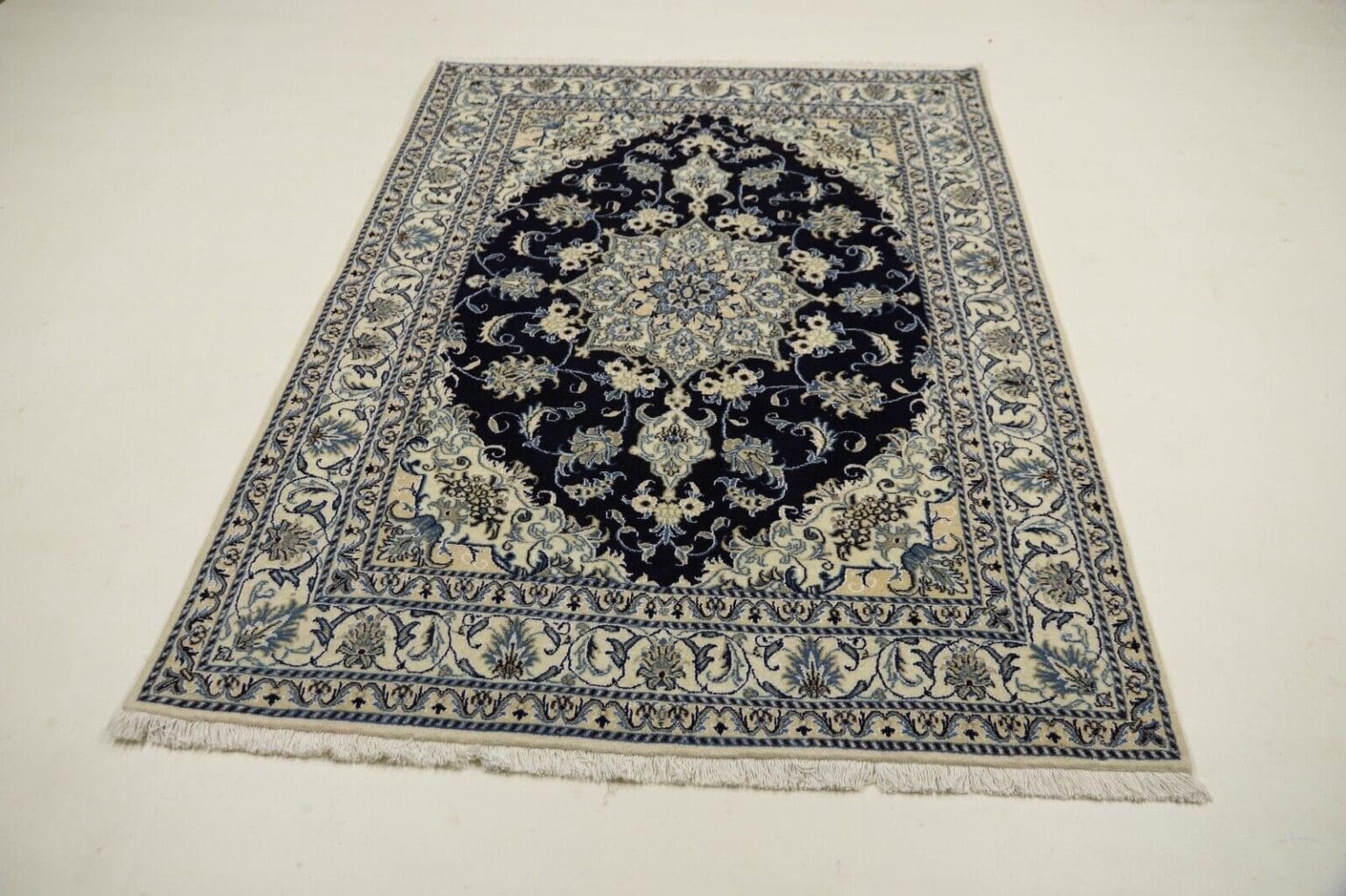 Oriental Rug Nain 198x146 cm Wool Hand-knotted