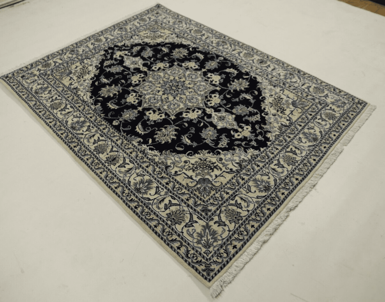 Oriental Rug Nain 198x146 cm Wool Hand-knotted
