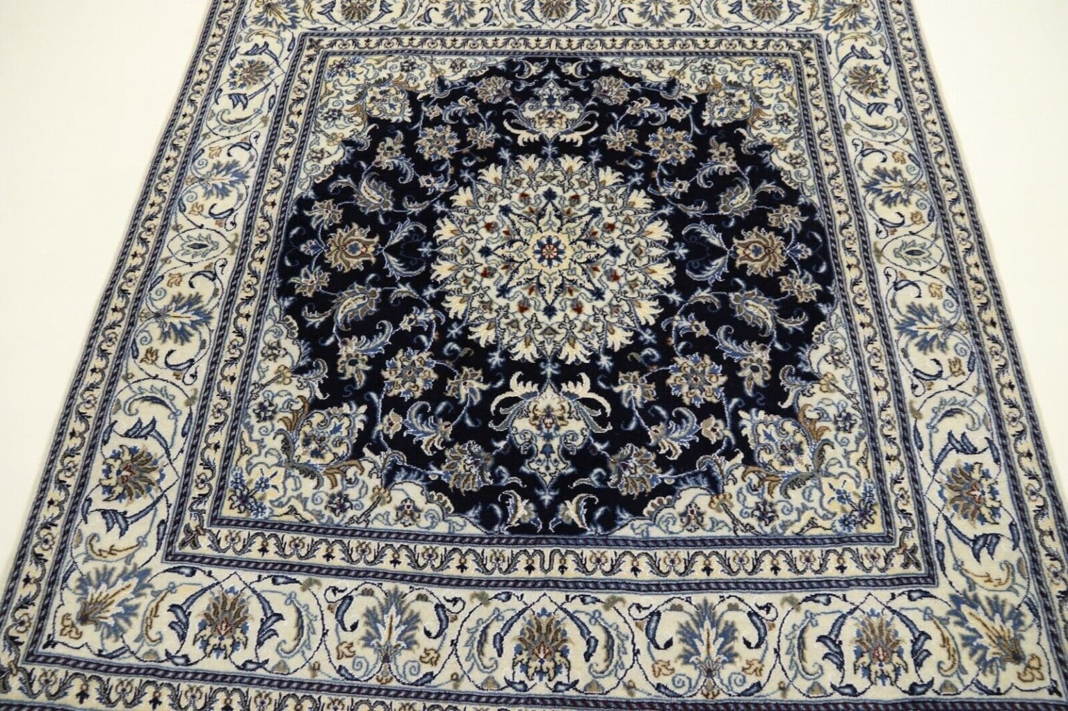 Persian Rug Nain 194 x 195 cm Wool Hand-knotted