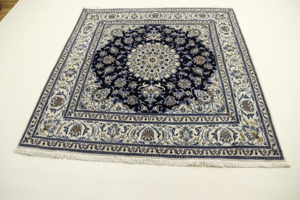 Persian Rug Nain 194 x 195 cm Wool Hand-knotted