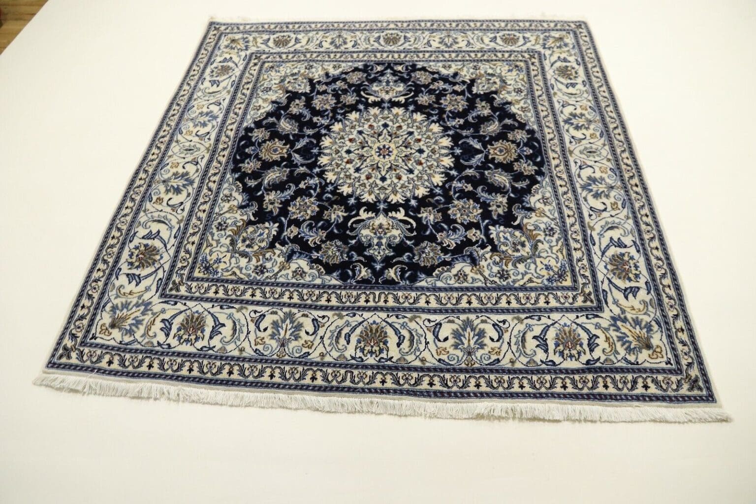 Persian Rug Nain 194 x 195 cm Wool Hand-knotted