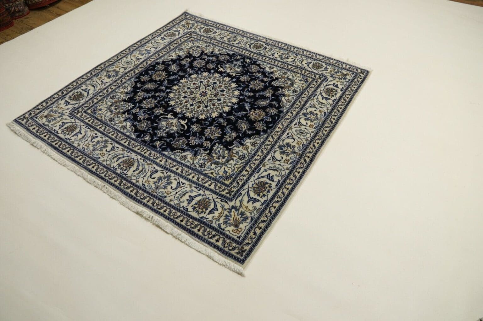Persian Rug Nain 194 x 195 cm Wool Hand-knotted