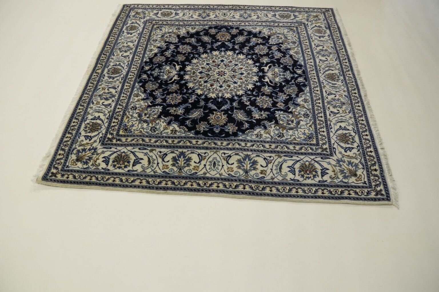 Persian Rug Nain 194 x 195 cm Wool Hand-knotted