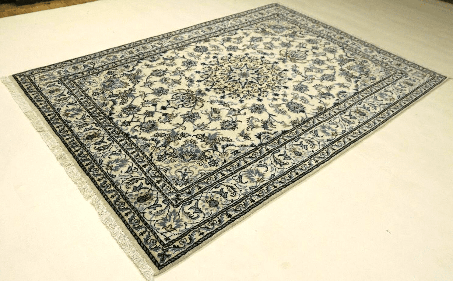 Persian Rug Nain 238 x 168 cm Wool Hand-knotted