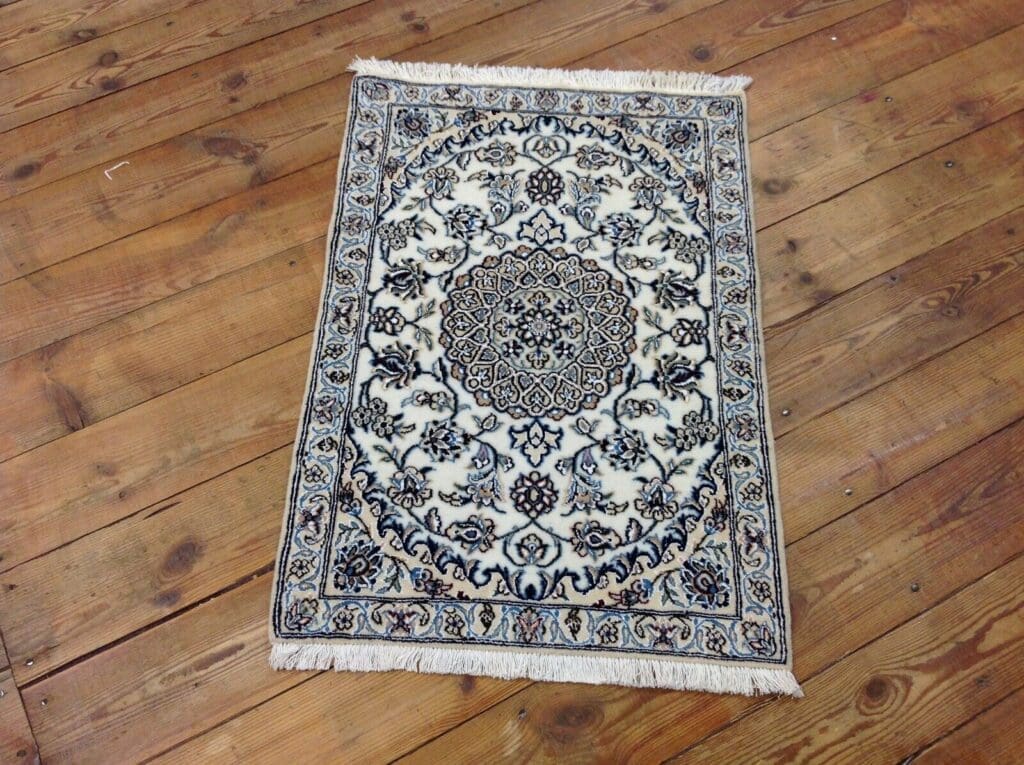 wunderschoner-orientteppich-super-nain-9-la-92-x-64-cm-ca-500000-2 Persian Rug Nain 92 x 64 cm Wool Hand-knotted