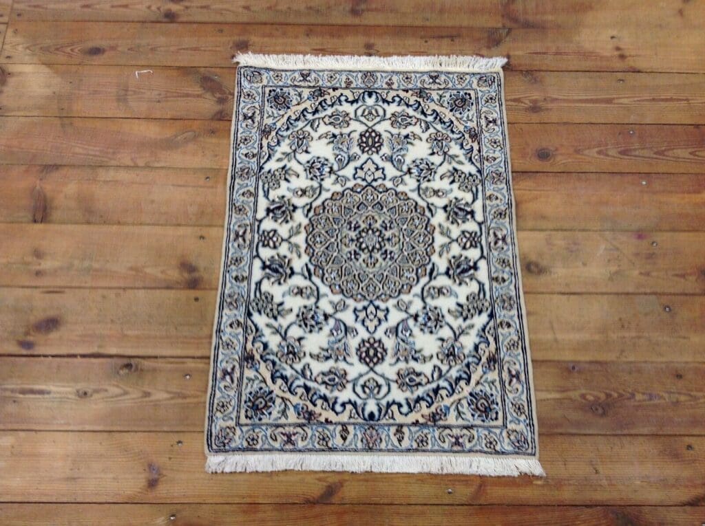 wunderschoner-orientteppich-super-nain-9-la-92-x-64-cm-ca-500000-3 Persian Rug Nain 92 x 64 cm Wool Hand-knotted
