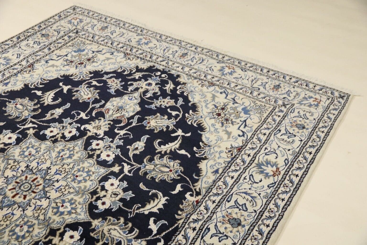 Persian Rug Nain 235 x 168 cm Wool Hand-knotted