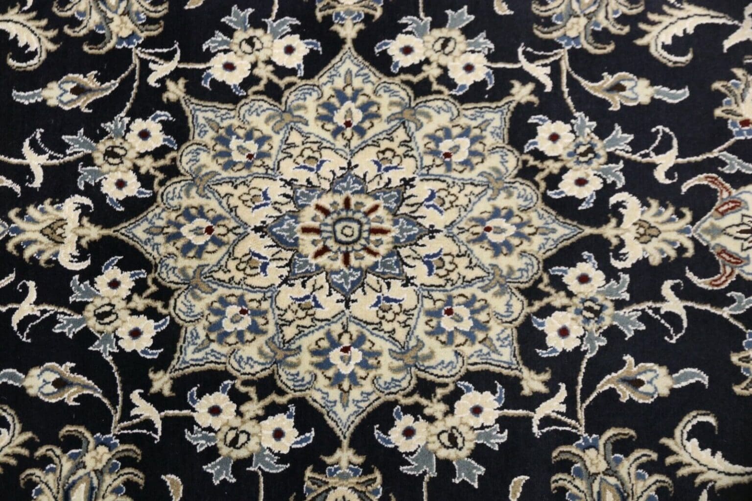 Persian Rug Nain 235 x 168 cm Wool Hand-knotted
