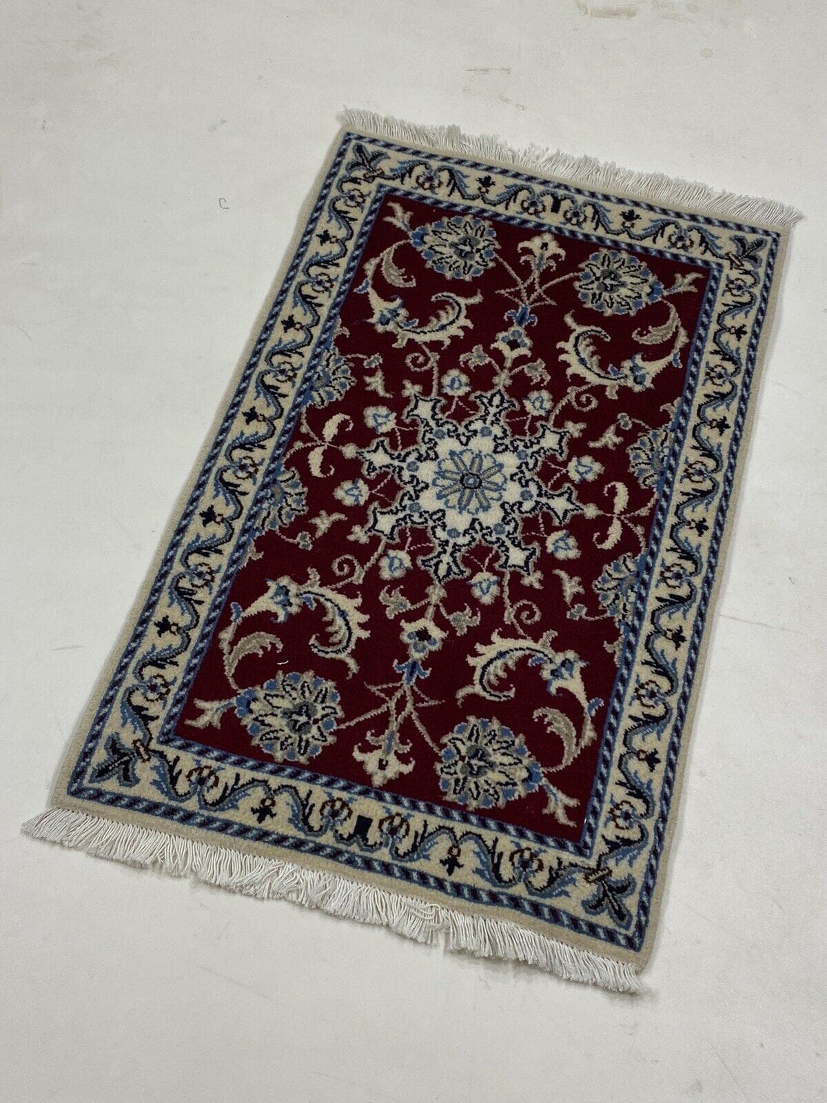 Persian Rug Nain 90 x 60 cm Wool Hand-knotted