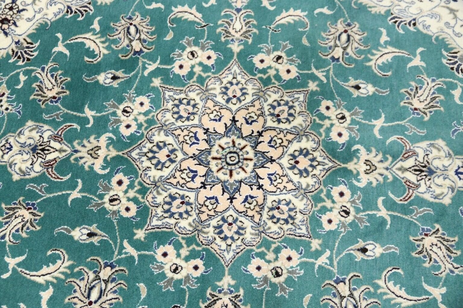 Persian Rug Nain 235 x 169 cm Wool Hand-knotted