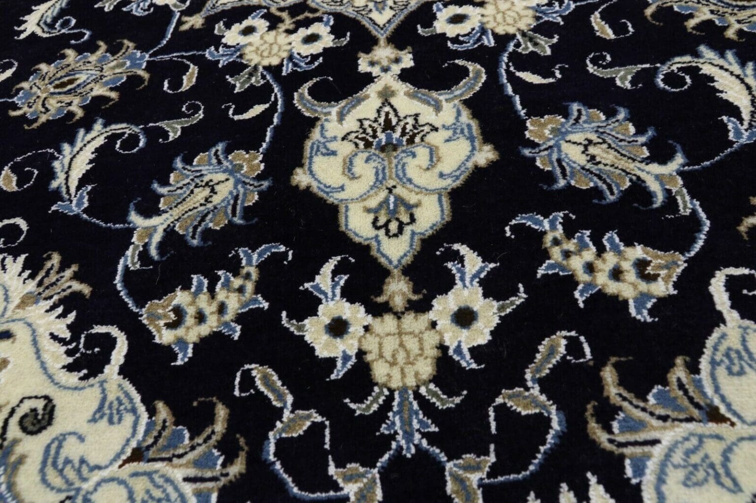 Persian Rug Nain 200 x 149 cm Wool Hand-knotted
