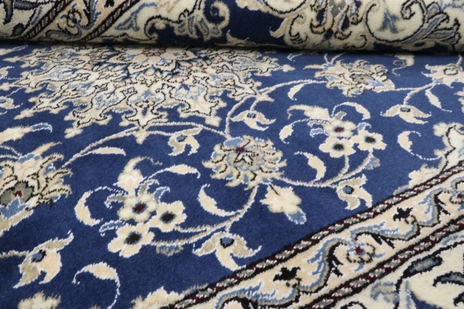 Persian Rug Nain 215 x 153 cm Wool Hand-knotted