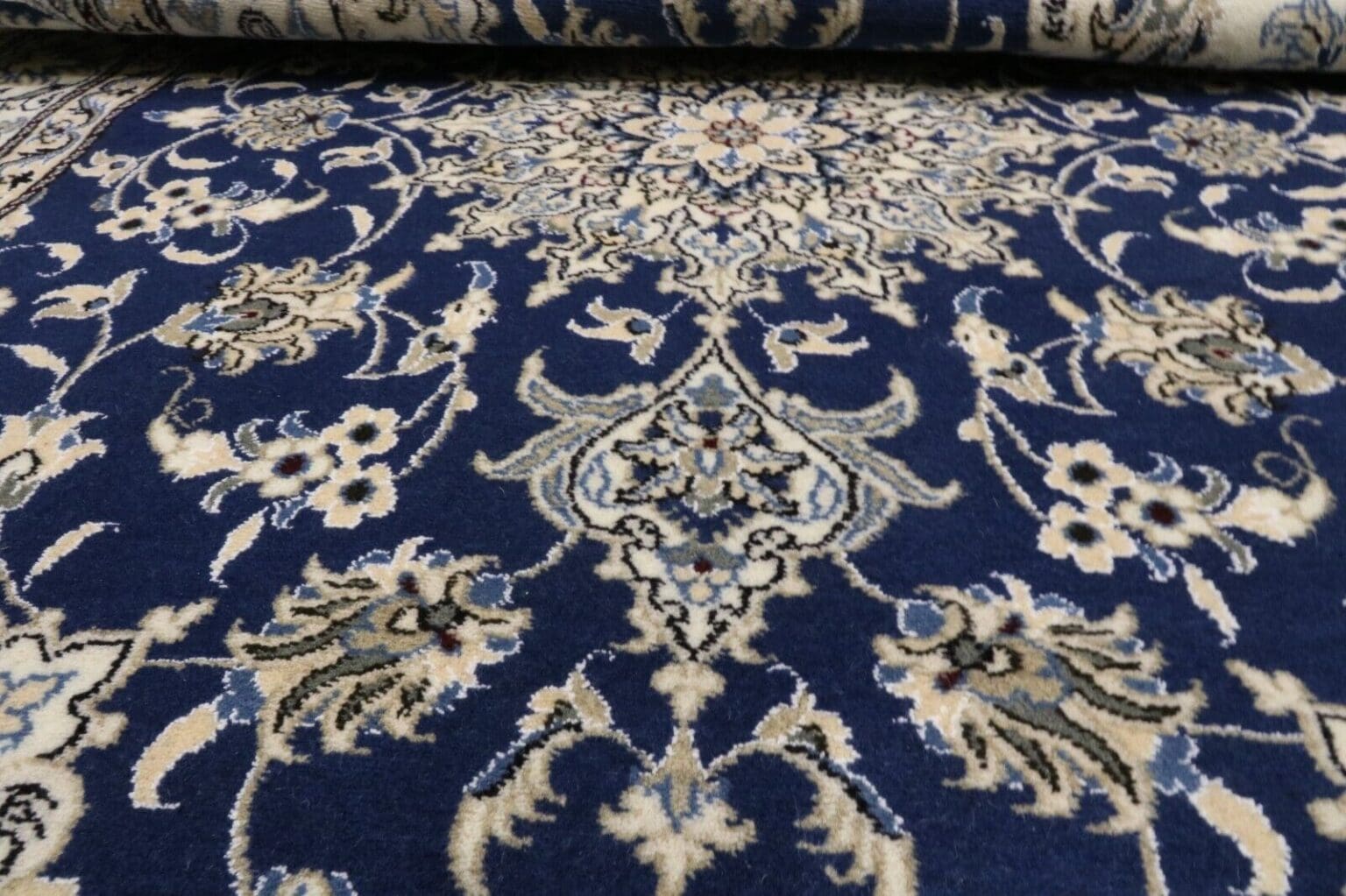 Persian Rug Nain 215 x 153 cm Wool Hand-knotted