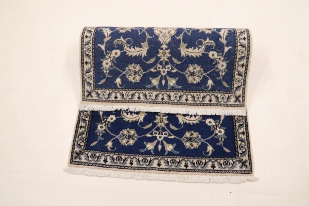 Persian Rug Nain 135 x 89 cm Wool Hand-knotted
