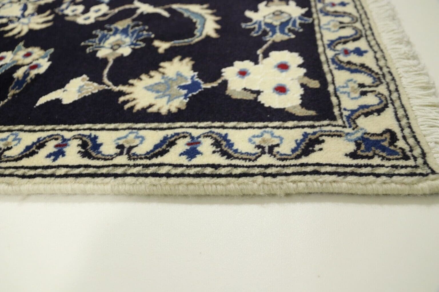 Persian Rug Nain 133 x 89 cm Wool Hand-knotted