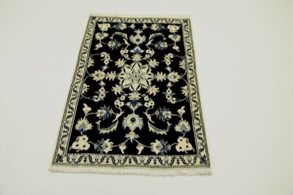 Persian Rug Nain 133 x 89 cm Wool Hand-knotted