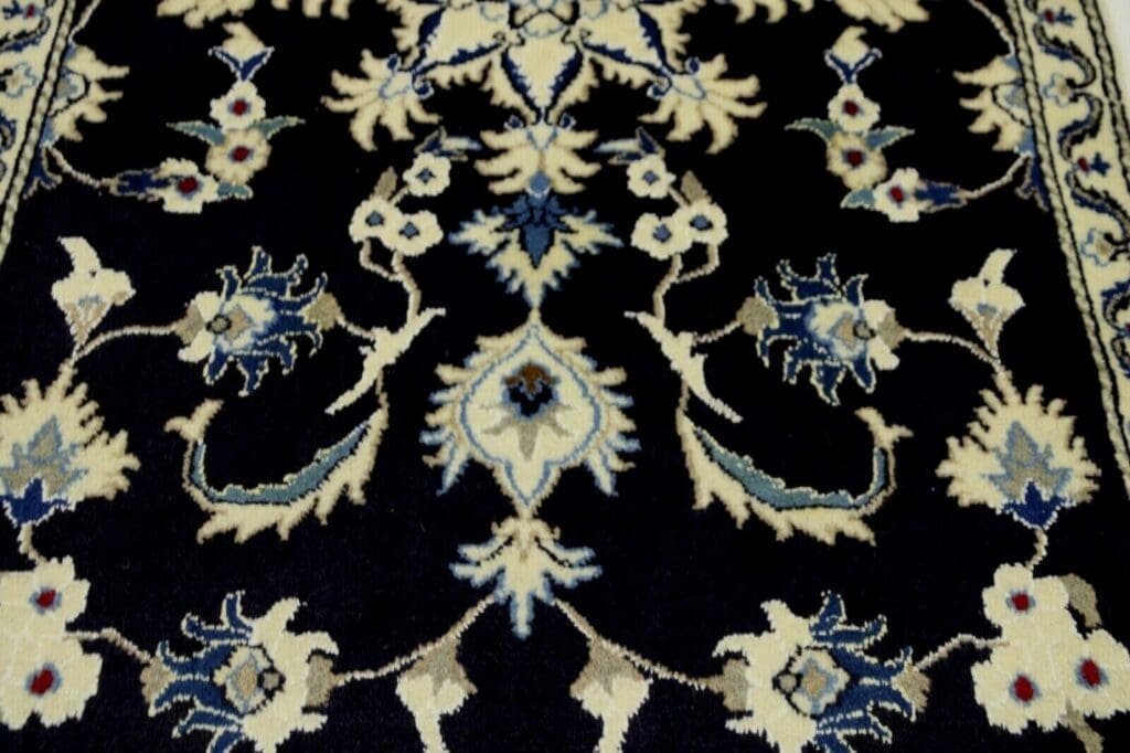 Persian Rug Nain 133 x 89 cm Wool Hand-knotted
