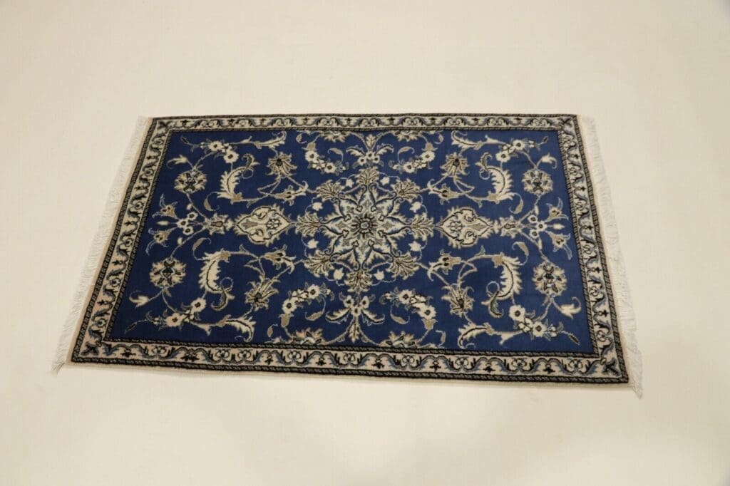 Persian Rug Nain 137 x 88 cm Wool Hand-knotted