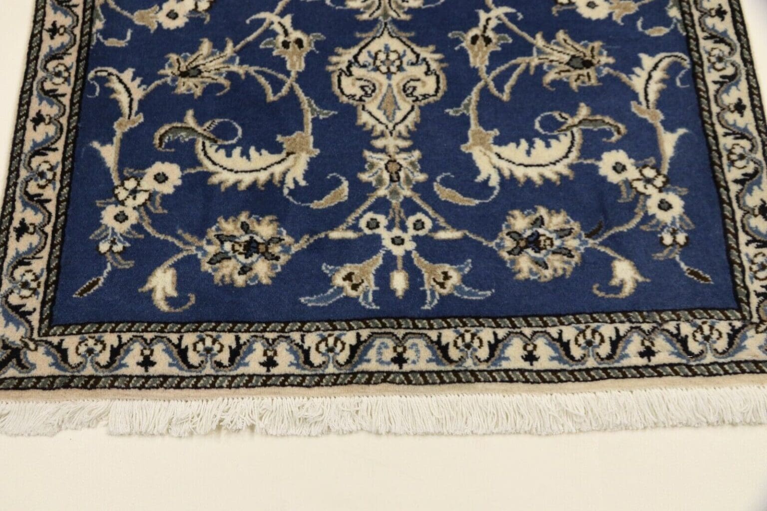 Persian Rug Nain 137 x 88 cm Wool Hand-knotted