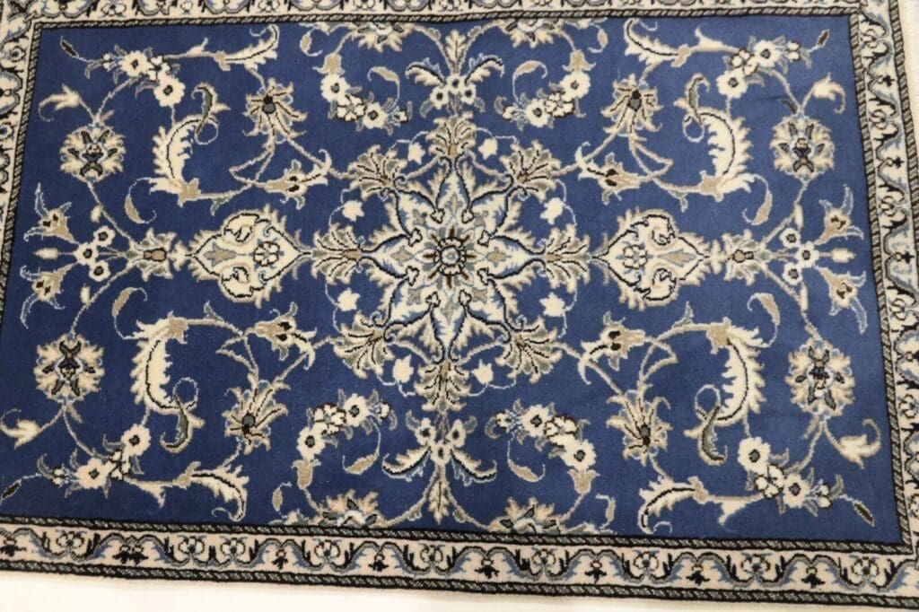 Persian Rug Nain 137 x 88 cm Wool Hand-knotted