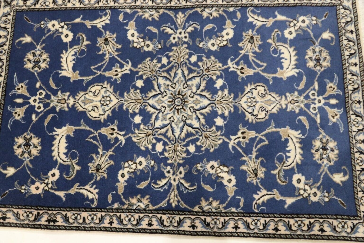 Persian Rug Nain 137 x 88 cm Wool Hand-knotted