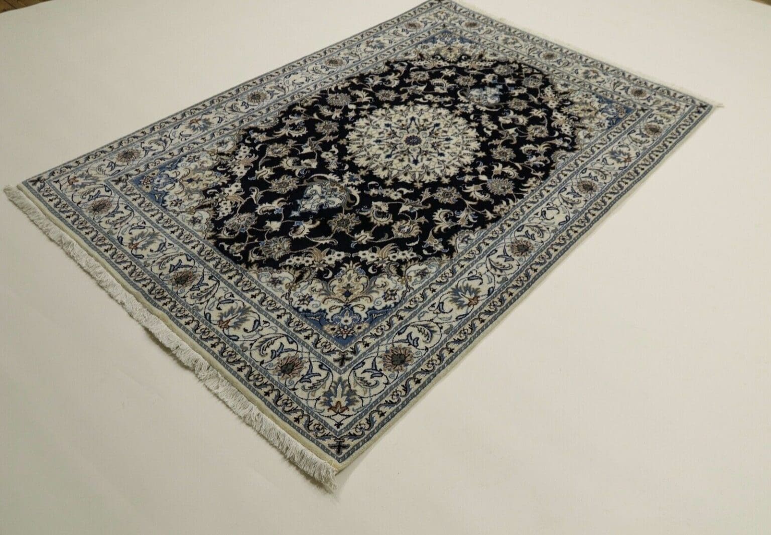 Persian Rug Nain 243 x 163 cm Wool Hand-knotted