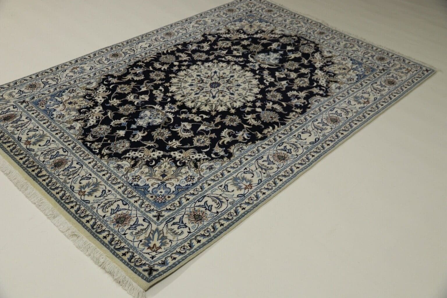 Persian Rug Nain 243 x 163 cm Wool Hand-knotted