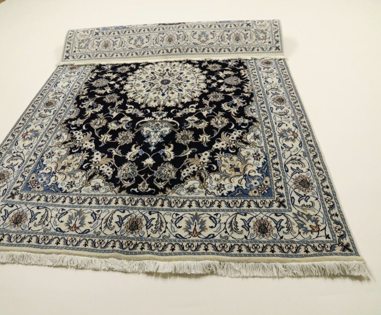 Persian Rug Nain 243 x 163 cm Wool Hand-knotted