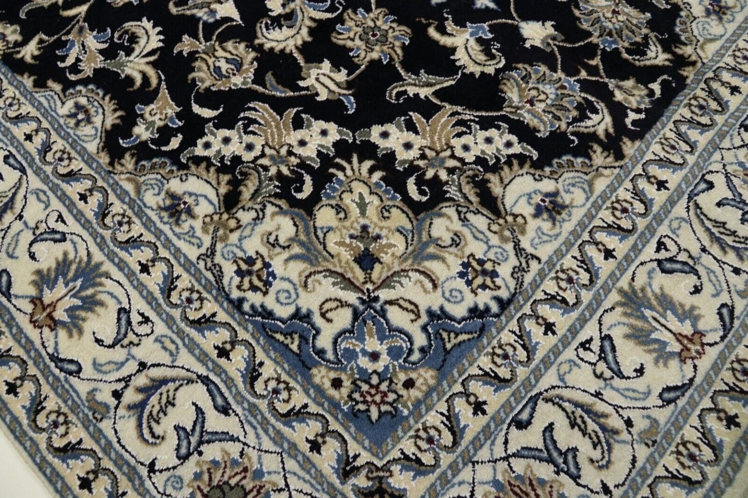 Persian Rug Nain 243 x 163 cm Wool Hand-knotted