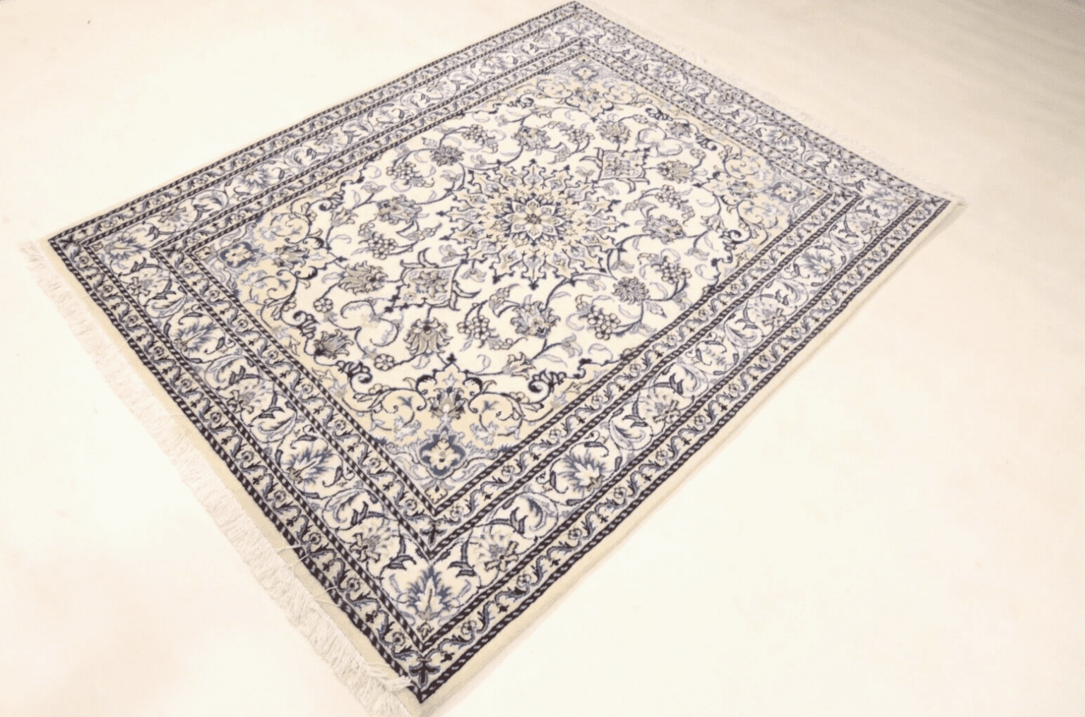 Persian Rug Nain 193 x 150 cm Wool Hand-knotted