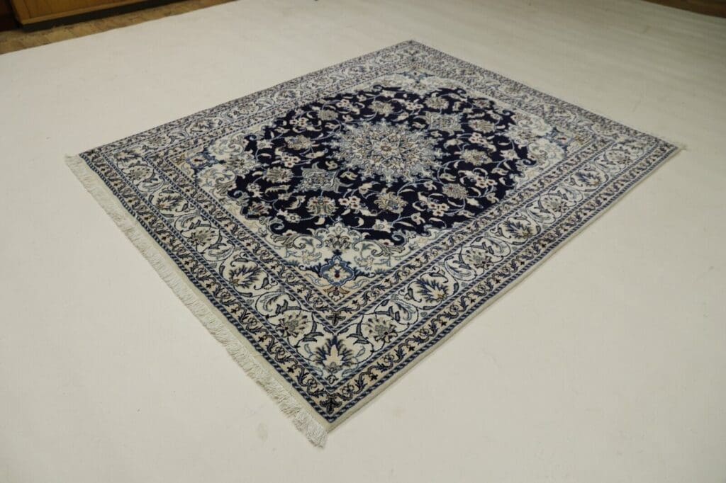 Persian Rug Nain 190 x 154 cm Wool Hand-knotted