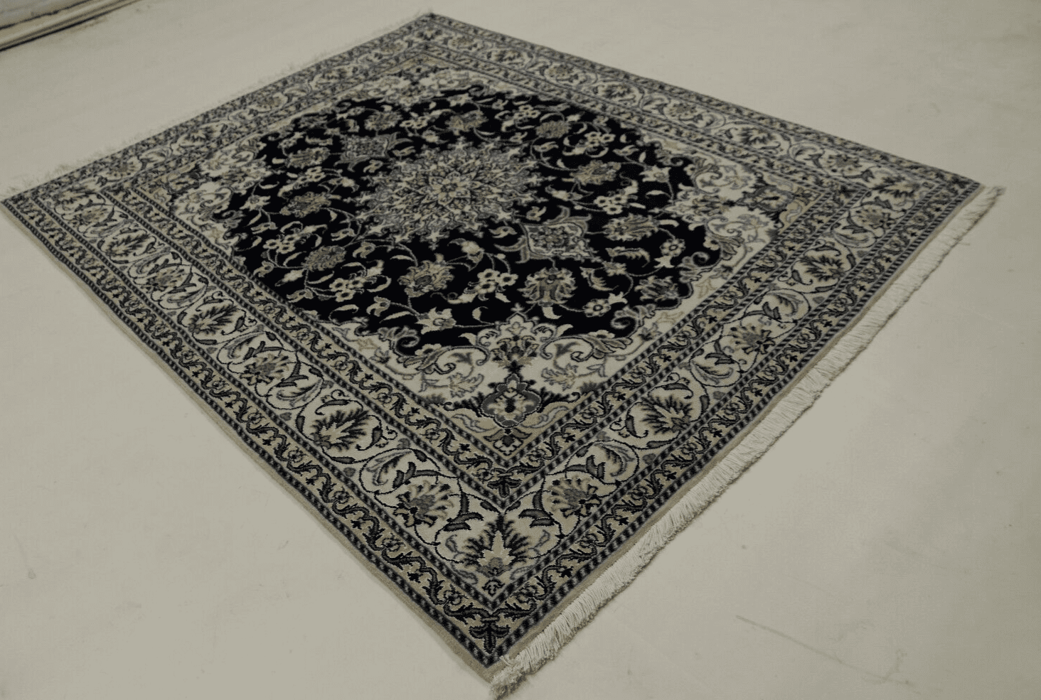 Persian Rug Nain 190 x 154 cm Wool Hand-knotted