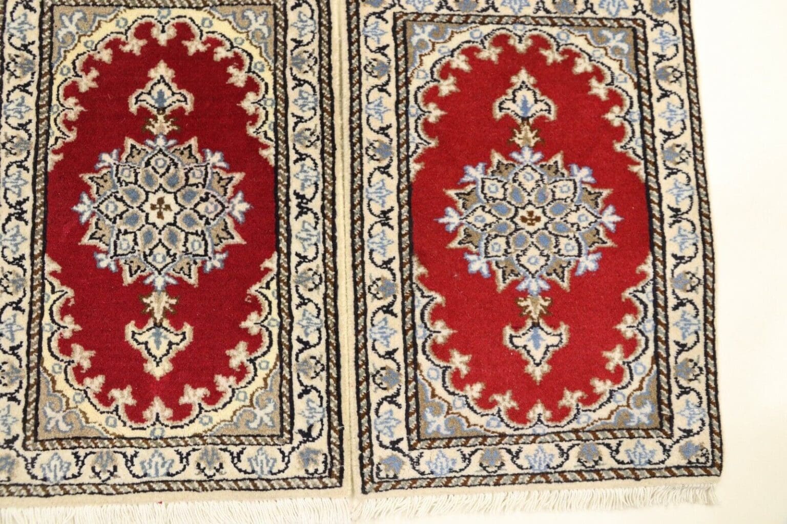 Persian Rug Nain 60 x 40 cm Wool Hand-knotted