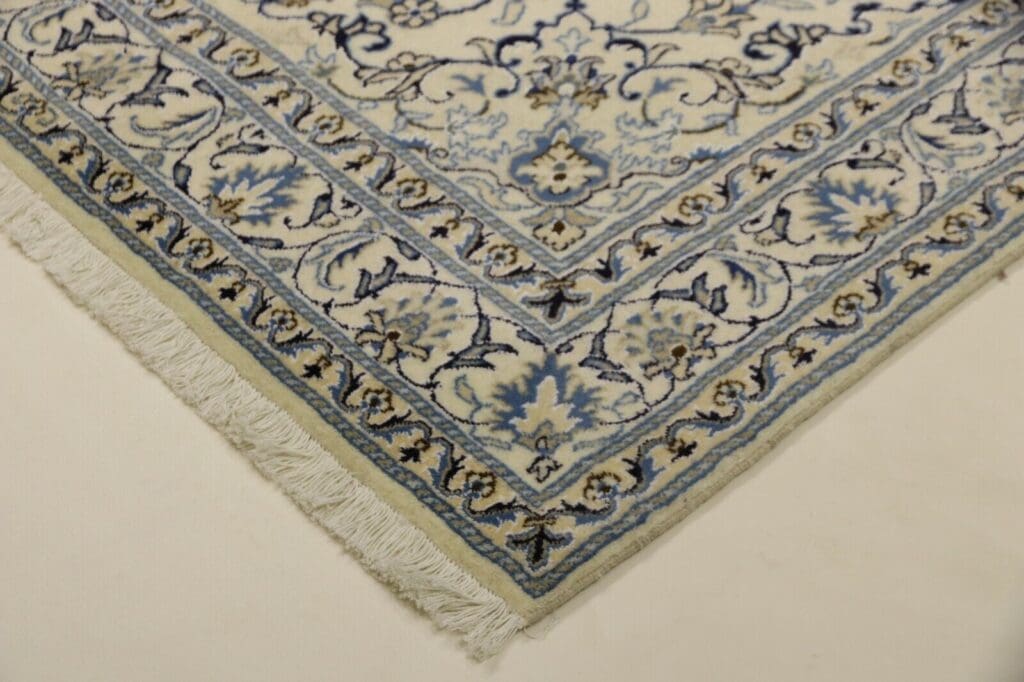 Persian Rug Nain 200 x 145 cm Wool Hand-knotted