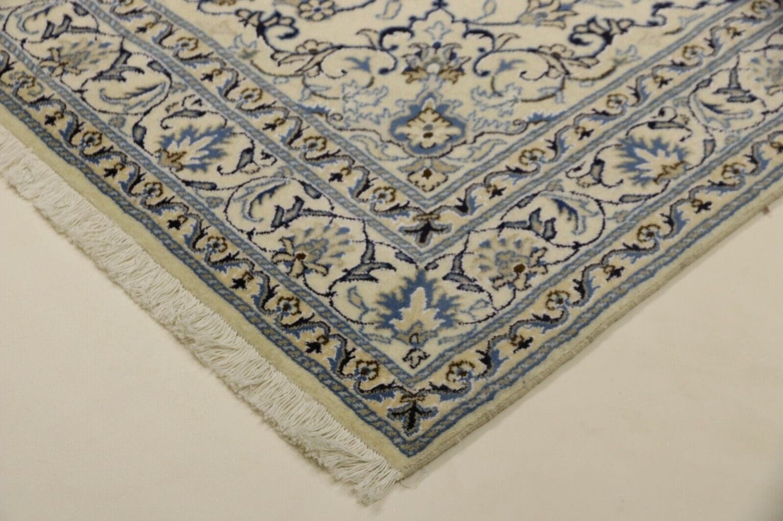 Persian Rug Nain 200 x 145 cm Wool Hand-knotted
