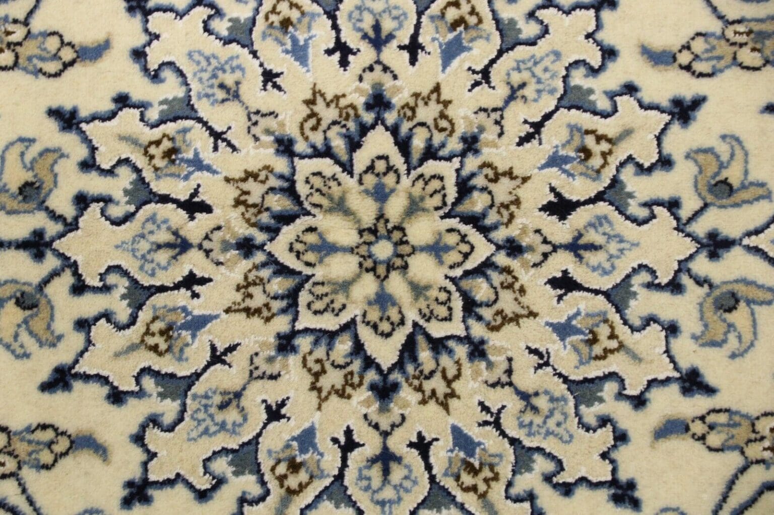 Persian Rug Nain 200 x 145 cm Wool Hand-knotted