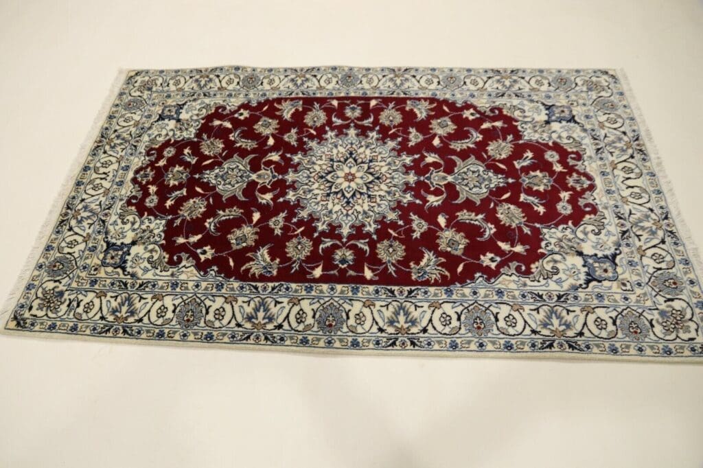 Persian Rug Nain 198 x 122 cm Wool Hand-knotted