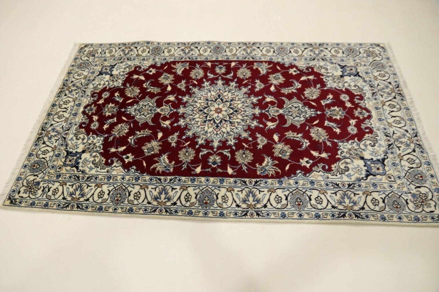 Persian Rug Nain 198 x 122 cm Wool Hand-knotted